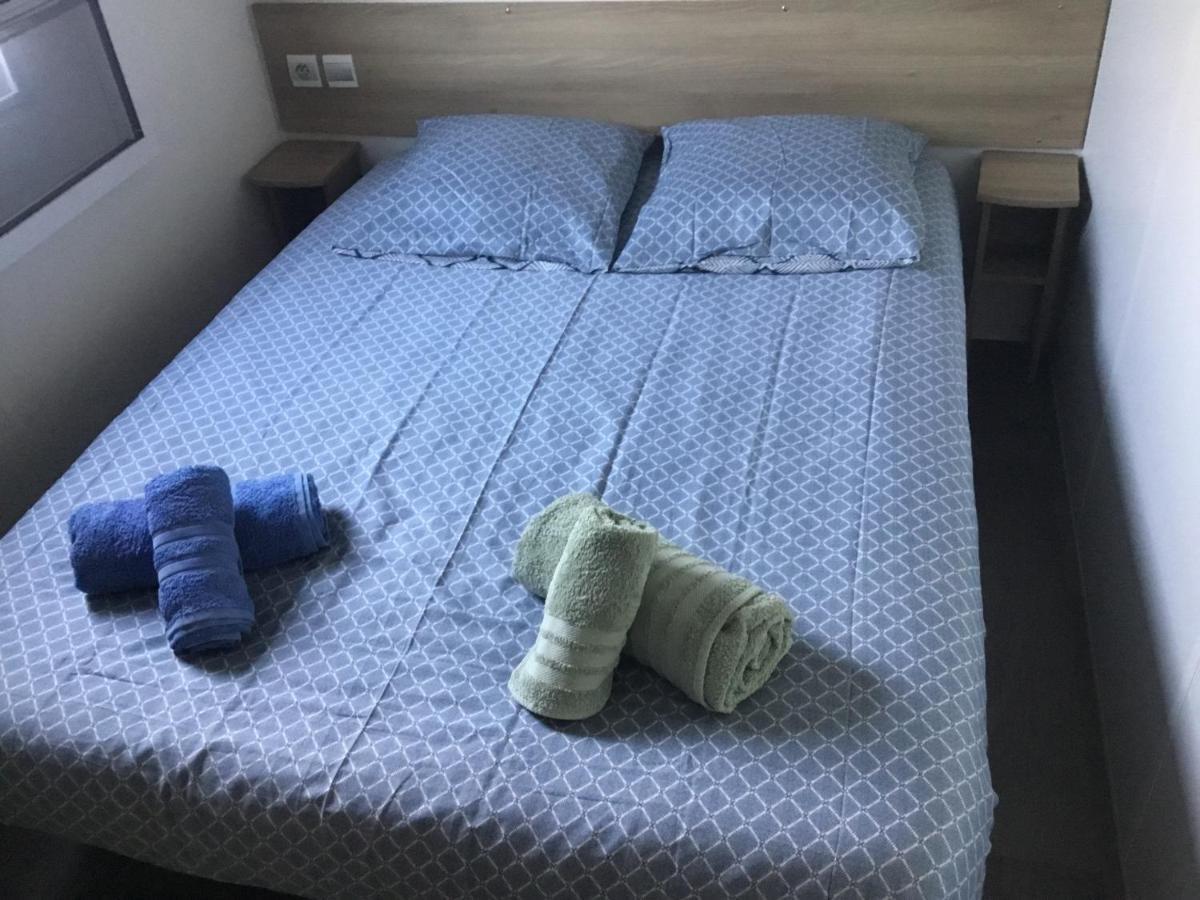 Frejus Tout Confort, Climatisation,Linge De Lit Et De Toilette, Coffre Fort, Ventilations Au Plafond Chambres Et Wifi Possible 外观 照片